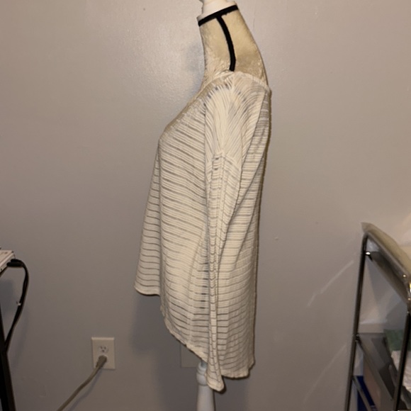 Sheer top - Picture 4 of 9